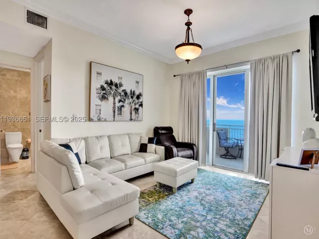 2-bedroom condo for rent in Hallandale Beach - 3180 S Ocean Dr 1709 - MondialRealty