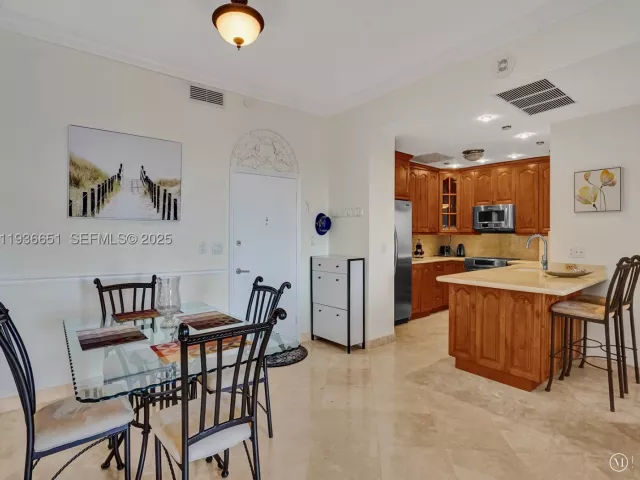 2-bedroom condo for rent in Hallandale Beach - 3180 S Ocean Dr 1709 - MondialRealty