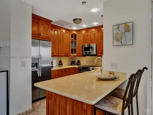 2-bedroom condo for rent in Hallandale Beach - 3180 S Ocean Dr 1709 - MondialRealty