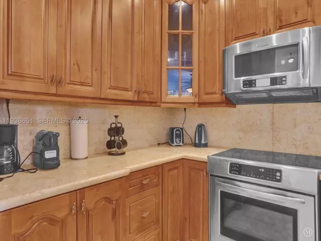 2-bedroom condo for rent in Hallandale Beach - 3180 S Ocean Dr 1709 - MondialRealty