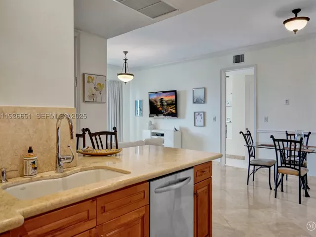 2-bedroom condo for rent in Hallandale Beach - 3180 S Ocean Dr 1709 - MondialRealty
