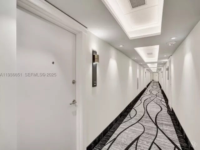 2-bedroom condo for rent in Hallandale Beach - 3180 S Ocean Dr 1709 - MondialRealty