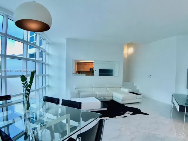 2-bedroom condo for rent in Miami Beach - 50 S Pointe Dr LOFT4 - MondialRealty