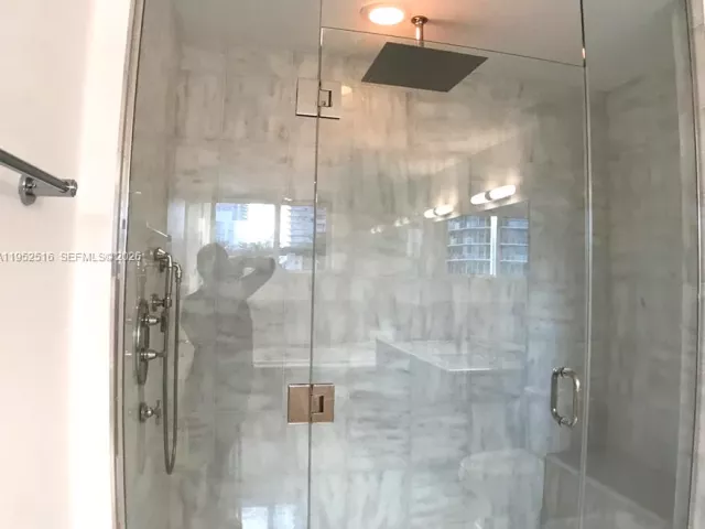 2-bedroom condo for rent in Miami Beach - 50 S Pointe Dr LOFT4 - MondialRealty