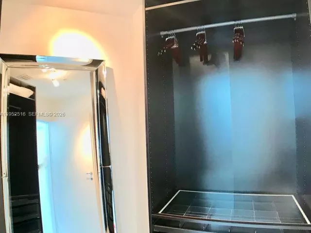 2-bedroom condo for rent in Miami Beach - 50 S Pointe Dr LOFT4 - MondialRealty