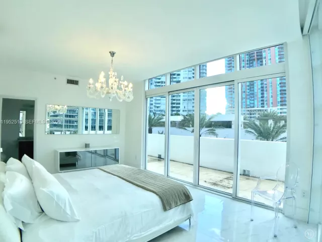 2-bedroom condo for rent in Miami Beach - 50 S Pointe Dr LOFT4 - MondialRealty