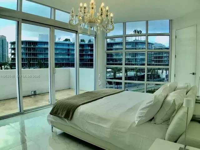 2-bedroom condo for rent in Miami Beach - 50 S Pointe Dr LOFT4 - MondialRealty
