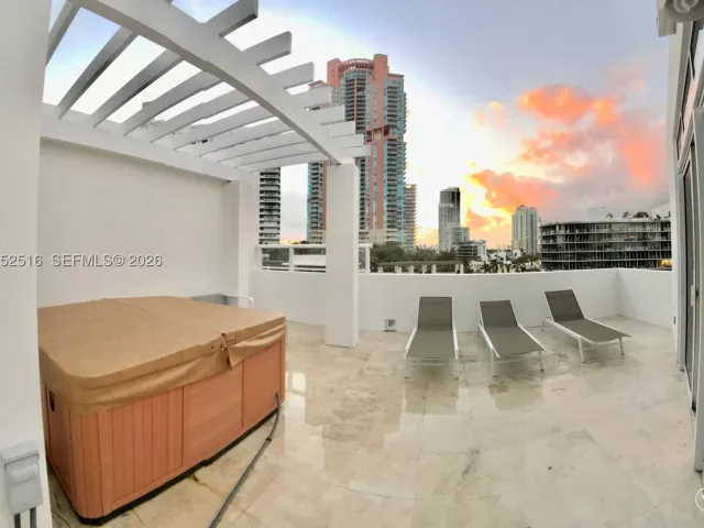 2-bedroom condo for rent in Miami Beach - 50 S Pointe Dr LOFT4 - MondialRealty