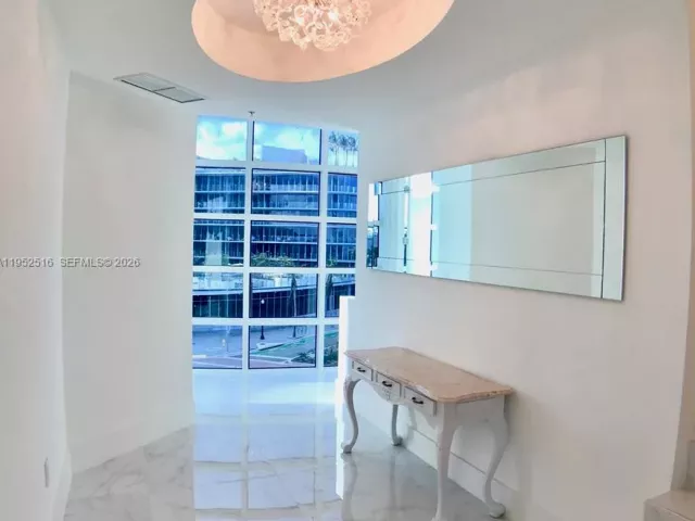 2-bedroom condo for rent in Miami Beach - 50 S Pointe Dr LOFT4 - MondialRealty