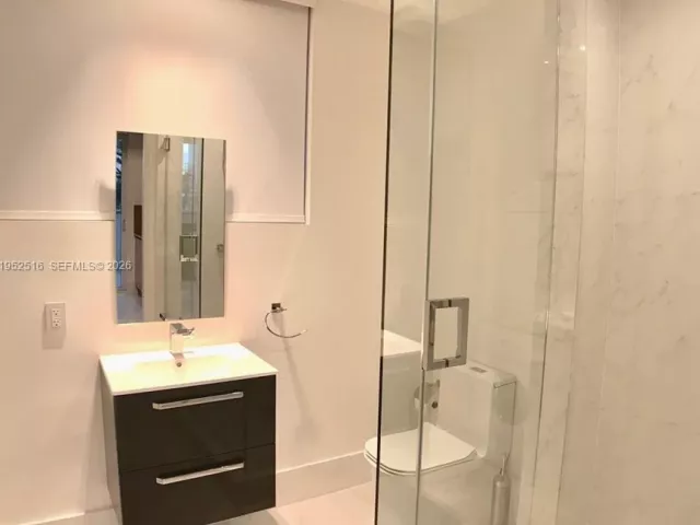 2-bedroom condo for rent in Miami Beach - 50 S Pointe Dr LOFT4 - MondialRealty