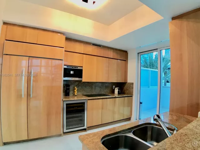 2-bedroom condo for rent in Miami Beach - 50 S Pointe Dr LOFT4 - MondialRealty