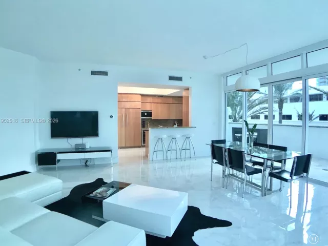 2-bedroom condo for rent in Miami Beach - 50 S Pointe Dr LOFT4 - MondialRealty