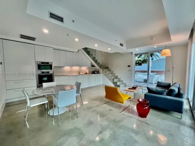 3-bedroom condo for rent in Miami Beach - 50 S Pointe Dr LOFT5 - MondialRealty