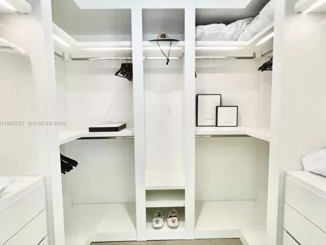 3-bedroom condo for rent in Miami Beach - 50 S Pointe Dr LOFT5 - MondialRealty