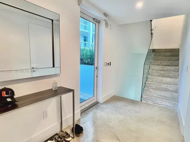 3-bedroom condo for rent in Miami Beach - 50 S Pointe Dr LOFT5 - MondialRealty