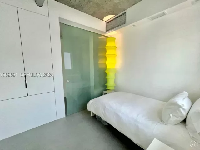 3-bedroom condo for rent in Miami Beach - 50 S Pointe Dr LOFT5 - MondialRealty