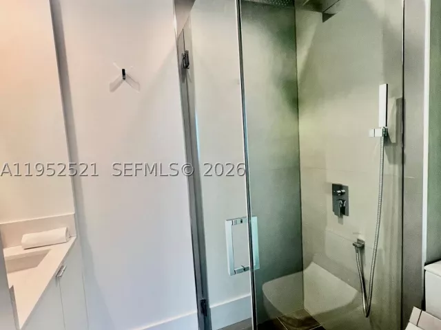 3-bedroom condo for rent in Miami Beach - 50 S Pointe Dr LOFT5 - MondialRealty
