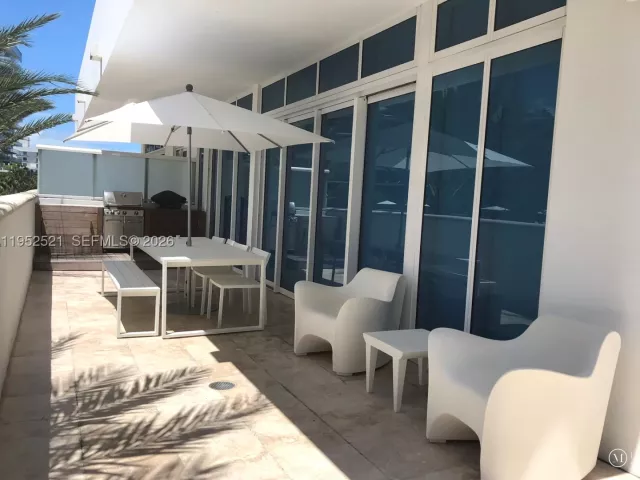 3-bedroom condo for rent in Miami Beach - 50 S Pointe Dr LOFT5 - MondialRealty