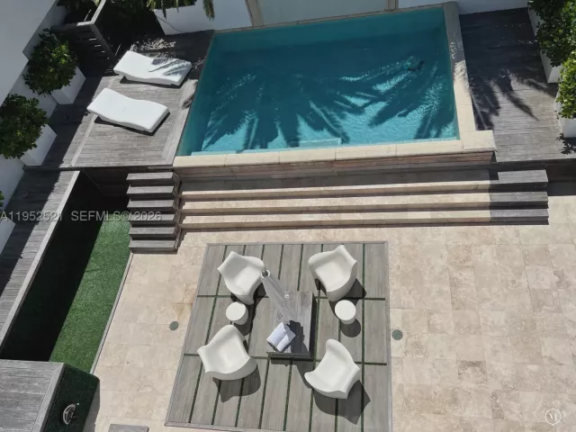 3-bedroom condo for rent in Miami Beach - 50 S Pointe Dr LOFT5 - MondialRealty