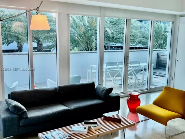3-bedroom condo for rent in Miami Beach - 50 S Pointe Dr LOFT5 - MondialRealty