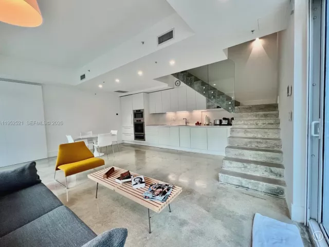 3-bedroom condo for rent in Miami Beach - 50 S Pointe Dr LOFT5 - MondialRealty