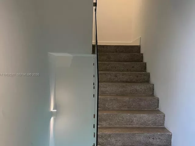 3-bedroom condo for rent in Miami Beach - 50 S Pointe Dr LOFT5 - MondialRealty