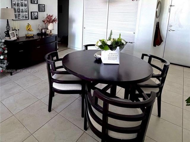 1-bedroom condo for rent in Hollywood - 3000 S Ocean Dr 904 - MondialRealty