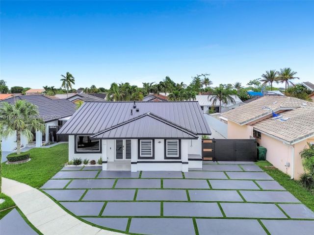 Home for sale at 13284 SW 39th Street - photo 7439338