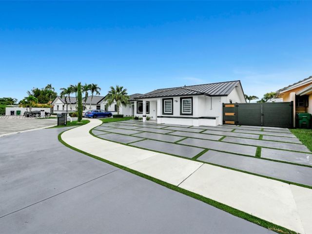 Home for sale at 13284 SW 39th Street - photo 7439339