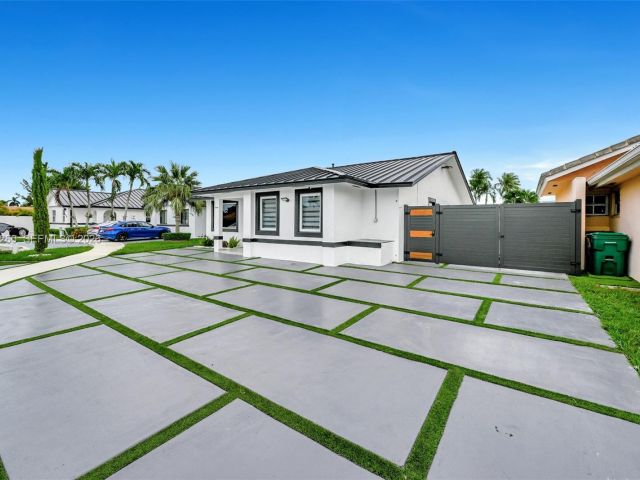 Home for sale at 13284 SW 39th Street - photo 7439341