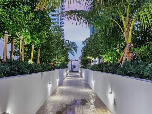4-bedroom condo for sale in Miami - 851 NE 1st Ave 3411 - MondialRealty