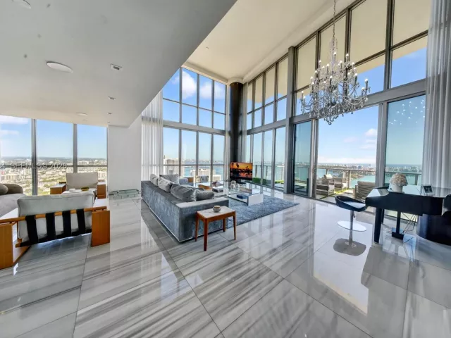 6-bedroom condo for sale in Miami - 1100 Biscayne Blvd 5306 - MondialRealty