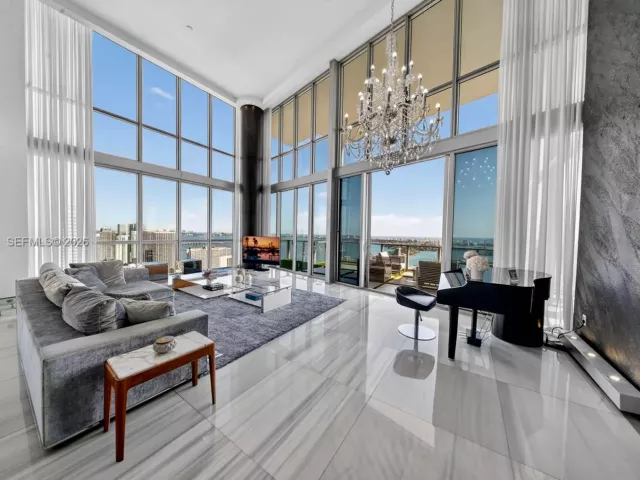 6-bedroom condo for sale in Miami - 1100 Biscayne Blvd 5306 - MondialRealty