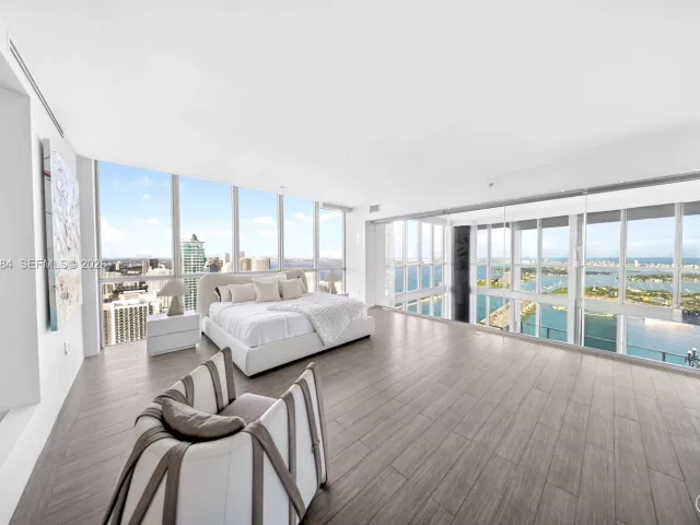 6-bedroom condo for sale in Miami - 1100 Biscayne Blvd 5306 - MondialRealty