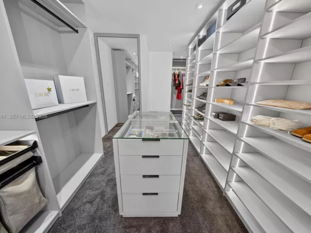 6-bedroom condo for sale in Miami - 1100 Biscayne Blvd 5306 - MondialRealty