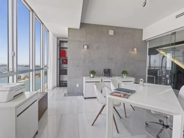 6-bedroom condo for sale in Miami - 1100 Biscayne Blvd 5306 - MondialRealty