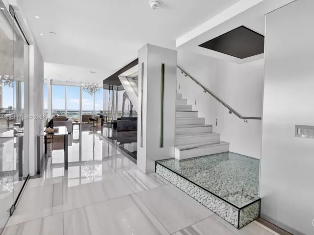 6-bedroom condo for sale in Miami - 1100 Biscayne Blvd 5306 - MondialRealty