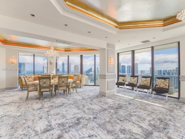 3-bedroom condo for sale in Aventura - 2800 Island Blvd PH05 - MondialRealty