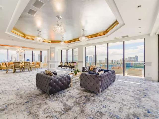 3-bedroom condo for sale in Aventura - 2800 Island Blvd PH05 - MondialRealty