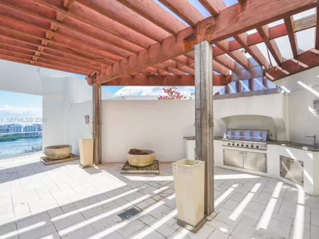 3-bedroom condo for sale in Aventura - 2800 Island Blvd PH05 - MondialRealty