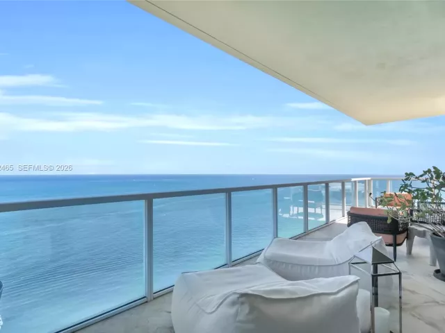 2-bedroom condo for rent in Sunny Isles Beach - 16699 Collins Ave 4202 - MondialRealty
