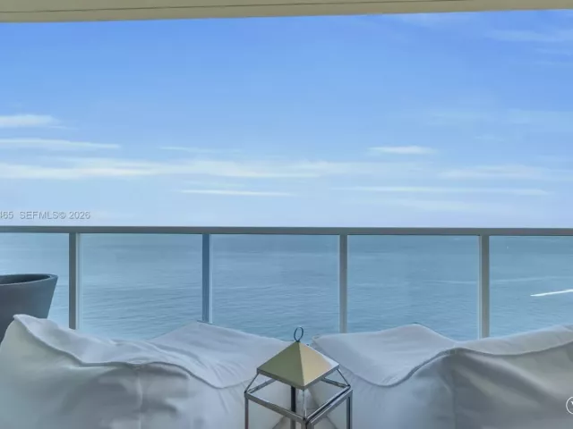 2-bedroom condo for rent in Sunny Isles Beach - 16699 Collins Ave 4202 - MondialRealty