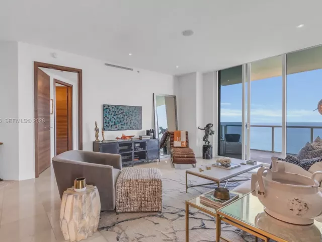 2-bedroom condo for rent in Sunny Isles Beach - 16699 Collins Ave 4202 - MondialRealty