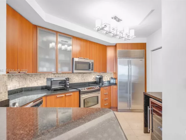 2-bedroom condo for rent in Sunny Isles Beach - 16699 Collins Ave 4202 - MondialRealty