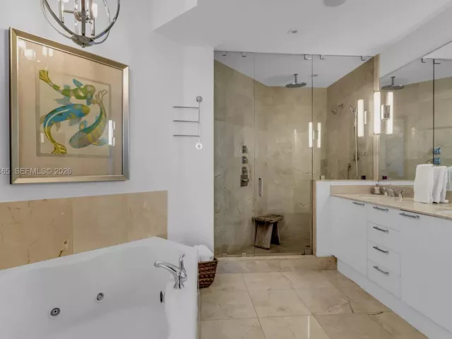 2-bedroom condo for rent in Sunny Isles Beach - 16699 Collins Ave 4202 - MondialRealty