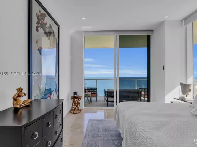 2-bedroom condo for rent in Sunny Isles Beach - 16699 Collins Ave 4202 - MondialRealty