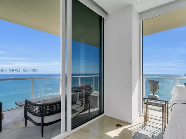 2-bedroom condo for rent in Sunny Isles Beach - 16699 Collins Ave 4202 - MondialRealty