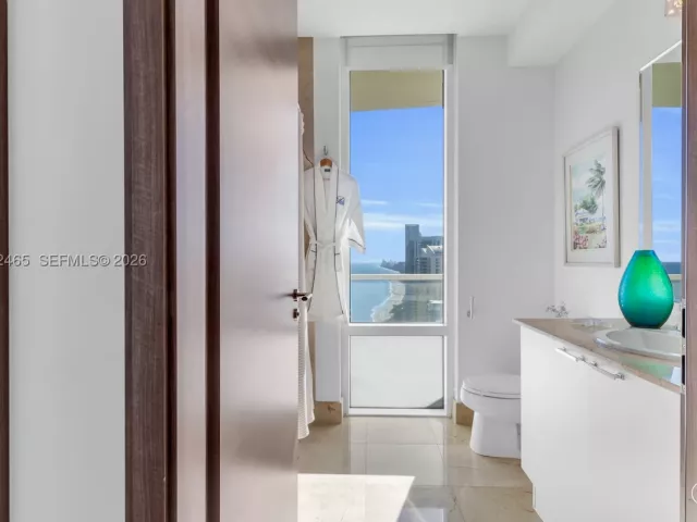 2-bedroom condo for rent in Sunny Isles Beach - 16699 Collins Ave 4202 - MondialRealty