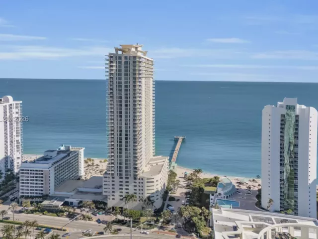 2-bedroom condo for rent in Sunny Isles Beach - 16699 Collins Ave 4202 - MondialRealty