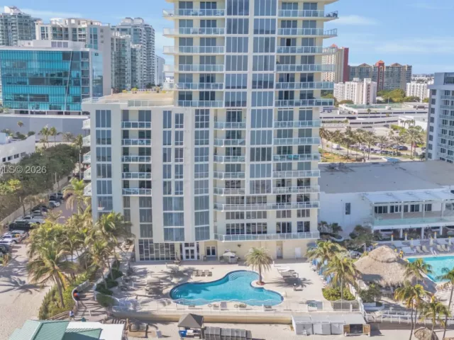 2-bedroom condo for rent in Sunny Isles Beach - 16699 Collins Ave 4202 - MondialRealty